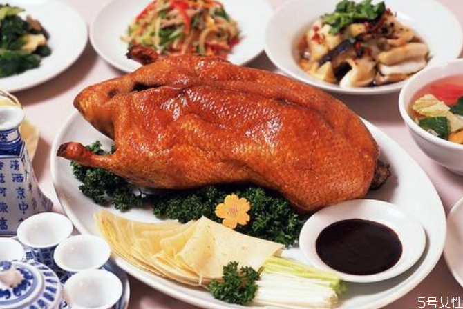 烤鴨醬汁怎么調(diào) 烤鴨的做法及配料 烤鴨醬汁怎么調(diào) 烤鴨的做法及配料