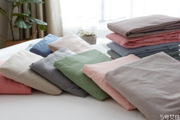 黑色床單對(duì)身體有害嗎 床單用什么面料好 黑色床單對(duì)身體有害嗎 床單用什么面料好