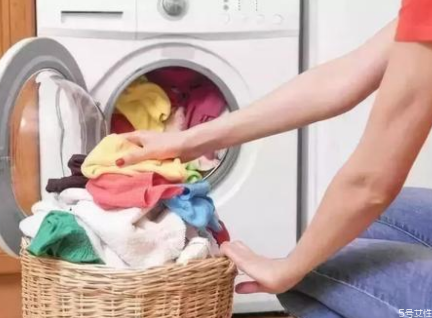 襪子和內(nèi)褲哪個(gè)細(xì)菌多 襪子和內(nèi)褲一起洗的危害 襪子和內(nèi)褲哪個(gè)細(xì)菌多 襪子和內(nèi)褲一起洗的危害