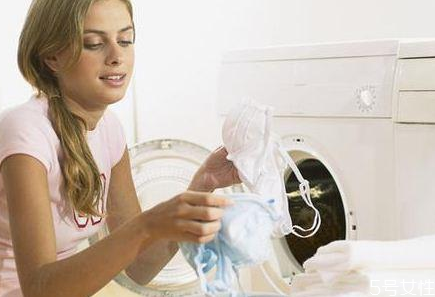 襪子和內(nèi)褲哪個(gè)細(xì)菌多 襪子和內(nèi)褲一起洗的危害 襪子和內(nèi)褲哪個(gè)細(xì)菌多 襪子和內(nèi)褲一起洗的危害