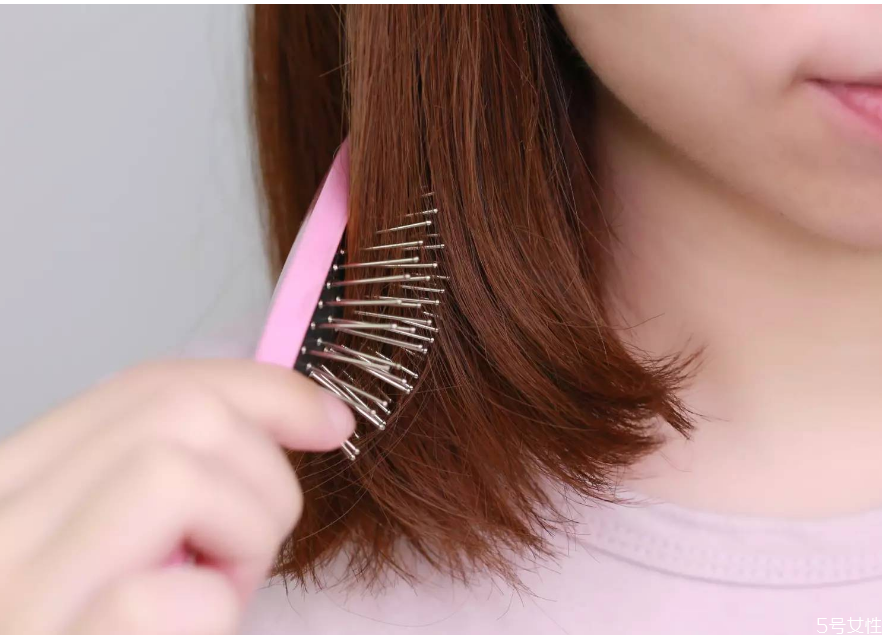頭發(fā)靜電抹什么最管用 頭發(fā)起靜電有什么妙招 頭發(fā)靜電抹什么最管用 頭發(fā)起靜電有什么妙招