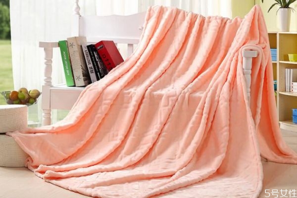 黑色床單對(duì)身體有害嗎 床單用什么面料好 黑色床單對(duì)身體有害嗎 床單用什么面料好