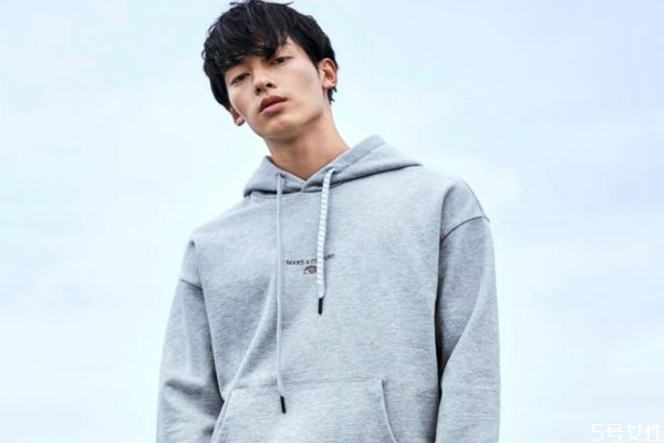 加絨衣服老是往上跑怎么辦 加絨的衣服掉毛怎么辦 加絨衣服老是往上跑怎么辦 加絨的衣服掉毛怎么辦