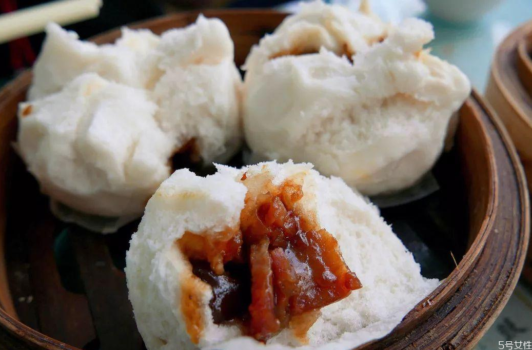 叉燒包開(kāi)花竅門(mén) 開(kāi)花叉燒包的做法和配方 叉燒包開(kāi)花竅門(mén) 開(kāi)花叉燒包的做法和配方