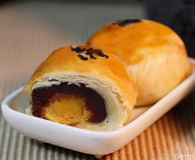 蛋黃酥好吃嗎 蛋黃酥哪個(gè)牌子最正宗
