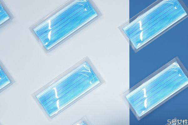 口罩戴久了臉過敏怎么辦 口罩戴了臉上長(zhǎng)痘痘怎么辦