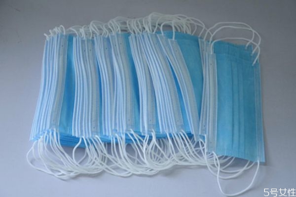 醫(yī)生用的口罩為什么是藍色 醫(yī)用口罩的正反面怎么區(qū)分 醫(yī)生用的口罩為什么是藍色 醫(yī)用口罩的正反面怎么區(qū)分