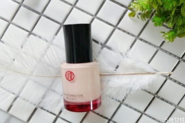 江原道粉底液和雅詩蘭黛沁水粉底液哪個好 都適合干皮 江原道粉底液和雅詩蘭黛沁水粉底液哪個好 都適合干皮