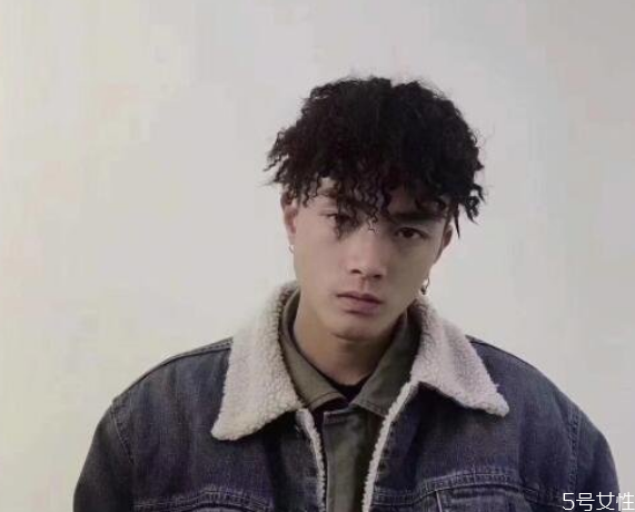 煙花燙適合什么臉型 錫紙燙和煙花燙哪個(gè)好看 煙花燙適合什么臉型 錫紙燙和煙花燙哪個(gè)好看