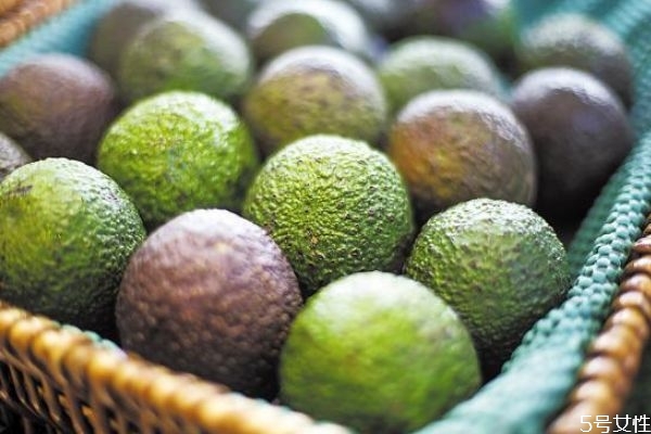 牛油果敷臉上多長時間 牛油果面膜怎么做 牛油果敷臉上多長時間 牛油果面膜怎么做