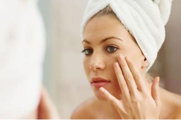 如何幫助皮膚鎖住水分 幫助皮膚鎖住水分的方法 如何幫助皮膚鎖住水分 幫助皮膚鎖住水分的方法