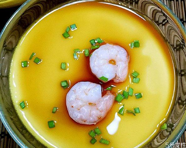 雞蛋羹蒸了十分鐘還是稀的 雞蛋羹稀的是怎么回事 雞蛋羹蒸了十分鐘還是稀的 雞蛋羹稀的是怎么回事