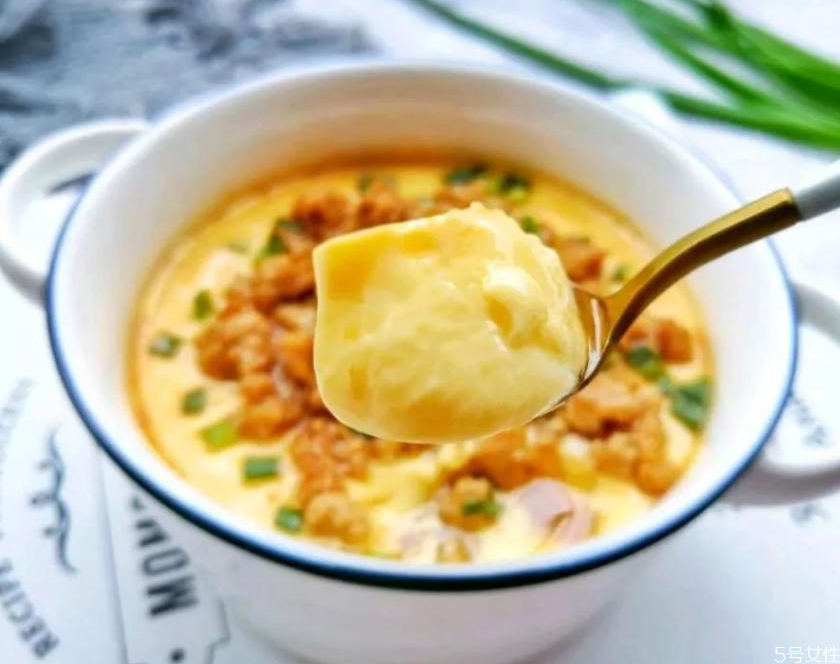 蒸雞蛋羹用熱水還是冷水 雞蛋羹不凝固怎么補救 蒸雞蛋羹用熱水還是冷水 雞蛋羹不凝固怎么補救