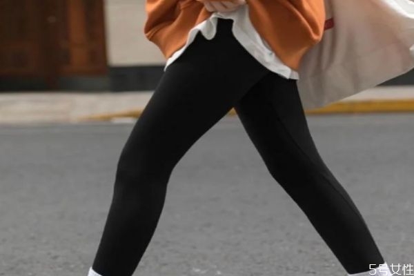 鯊魚褲和打底襪有什么區(qū)別 鯊魚褲和緊身褲的區(qū)別 鯊魚褲和打底襪有什么區(qū)別 鯊魚褲和緊身褲的區(qū)別