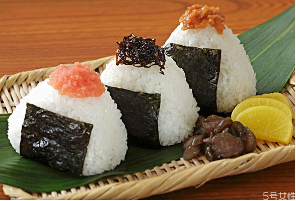 飯團(tuán)可以不加熱直接吃嗎 飯團(tuán)怎么加熱 飯團(tuán)可以不加熱直接吃嗎 飯團(tuán)怎么加熱