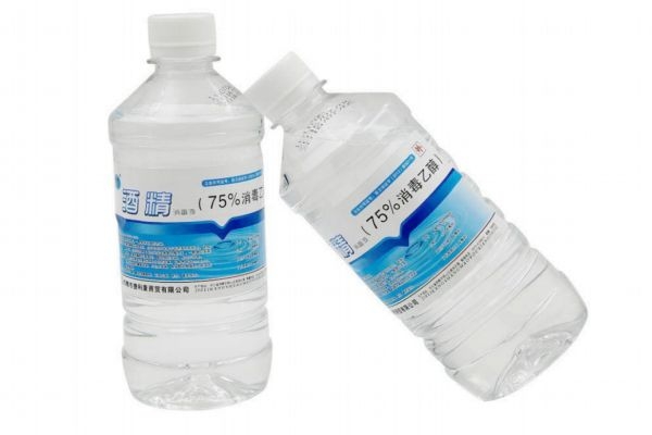 酒精消毒是直接噴嗎 75%酒精可以直接噴皮膚嗎 酒精消毒是直接噴嗎 75%酒精可以直接噴皮膚嗎