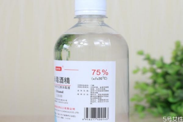酒精消毒是直接噴嗎 75%酒精可以直接噴皮膚嗎 酒精消毒是直接噴嗎 75%酒精可以直接噴皮膚嗎