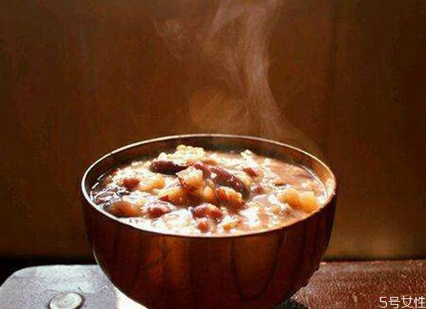 臘八節(jié)吃什么 關(guān)于臘八節(jié)的傳統(tǒng)食物 臘八節(jié)吃什么 關(guān)于臘八節(jié)的傳統(tǒng)食物