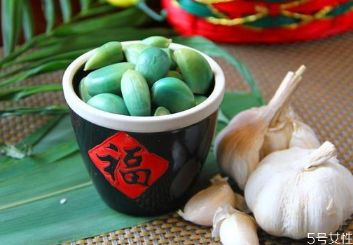 臘八蒜泡一個(gè)月也沒(méi)綠 臘八蒜不綠還能補(bǔ)救嗎 臘八蒜泡一個(gè)月也沒(méi)綠 臘八蒜不綠還能補(bǔ)救嗎