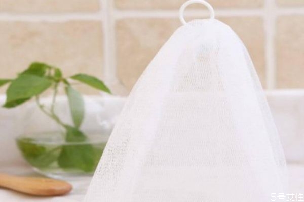 起泡網(wǎng)可以洗澡嗎 起泡網(wǎng)和浴球的區(qū)別 起泡網(wǎng)可以洗澡嗎 起泡網(wǎng)和浴球的區(qū)別