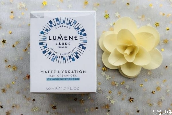 lumene24小時(shí)保濕面霜好用嗎 lumene保濕面霜使用測評(píng) lumene24小時(shí)保濕面霜好用嗎 lumene保濕面霜使用測評(píng)