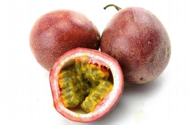 百香果泡水籽可以吃嗎 每天喝百香果泡水好嗎 百香果泡水籽可以吃嗎 每天喝百香果泡水好嗎