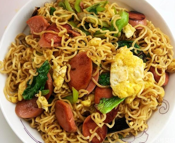 炒方便面的熱量 炒方便面和煮方便面哪個(gè)熱量高 炒方便面的熱量 炒方便面和煮方便面哪個(gè)熱量高