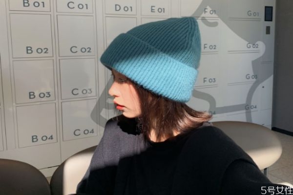 毛線帽戴著老掉怎么辦 毛線帽不掉的方法 毛線帽戴著老掉怎么辦 毛線帽不掉的方法