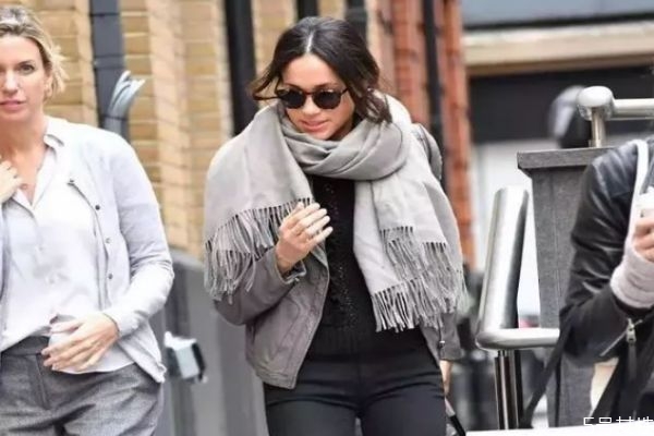 圍巾的商標(biāo)是反面嗎 圍巾的商標(biāo)是否拿掉 圍巾的商標(biāo)是反面嗎 圍巾的商標(biāo)是否拿掉