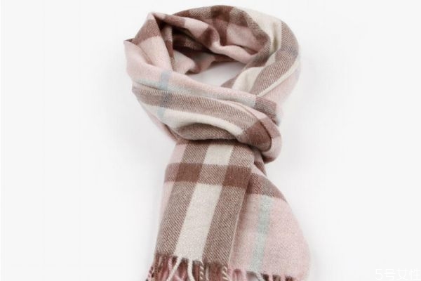 羊毛圍巾洗后有味道是怎么回事 羊毛圍巾洗后有異味怎么辦 羊毛圍巾洗后有味道是怎么回事 羊毛圍巾洗后有異味怎么辦