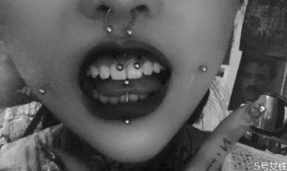 舌釘幾天不戴會長死 舌釘不帶了洞會自己愈合嗎 舌釘幾天不戴會長死 舌釘不帶了洞會自己愈合嗎