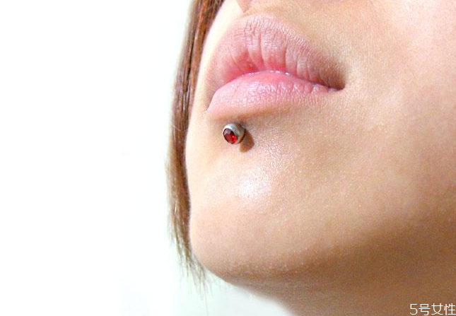 唇釘不戴了會(huì)留疤嗎 唇釘不戴了會(huì)自己愈合嗎 唇釘不戴了會(huì)留疤嗎 唇釘不戴了會(huì)自己愈合嗎
