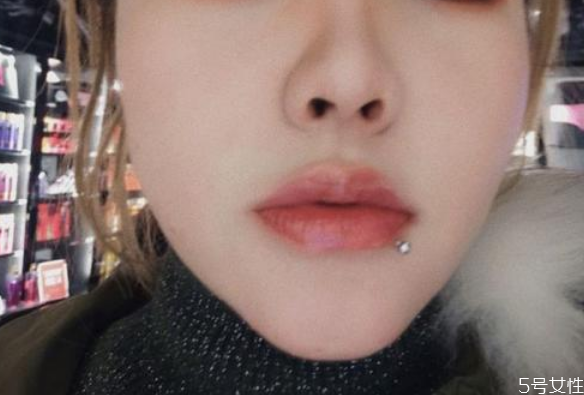 唇釘洞發(fā)臭怎么辦 唇釘怎么護理 唇釘洞發(fā)臭怎么辦 唇釘怎么護理