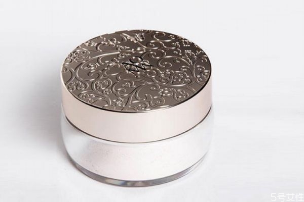 散粉后還能用氣墊補(bǔ)妝嗎 氣墊用過(guò)之后用散粉嗎 散粉后還能用氣墊補(bǔ)妝嗎 氣墊用過(guò)之后用散粉嗎