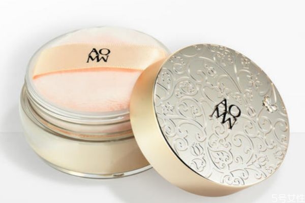 散粉后還能用氣墊補(bǔ)妝嗎 氣墊用過(guò)之后用散粉嗎 散粉后還能用氣墊補(bǔ)妝嗎 氣墊用過(guò)之后用散粉嗎