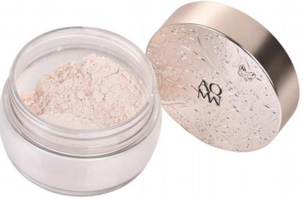 散粉是干嘛的 高光和散粉哪個先用 散粉是干嘛的 高光和散粉哪個先用