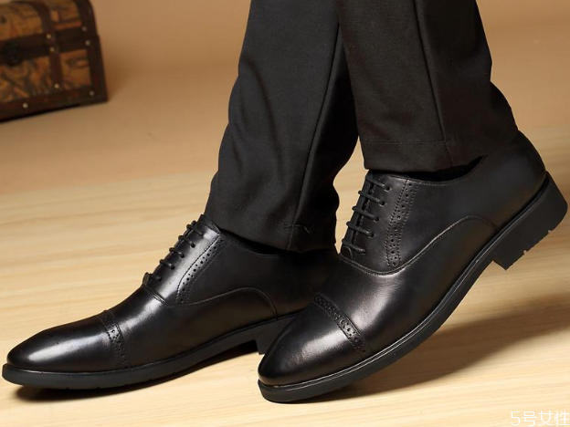男士西裝配什么鞋子好 西服配什么鞋子好看 男士西裝配什么鞋子好 西服配什么鞋子好看