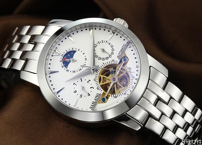 戴手表睡覺對身體有害嗎 女人戴手表的風水禁忌 戴手表睡覺對身體有害嗎 女人戴手表的風水禁忌