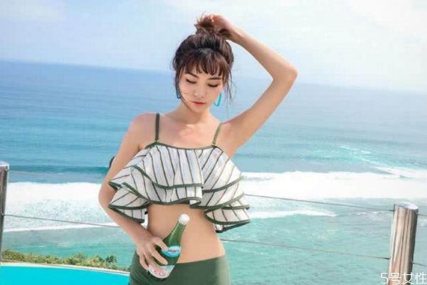 泳衣里面要不要穿內(nèi)衣褲 泳衣里面要穿胸貼嗎 泳衣里面要不要穿內(nèi)衣褲 泳衣里面要穿胸貼嗎