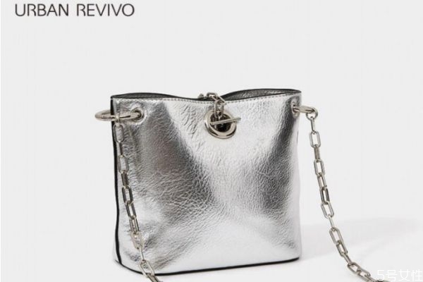 ur包包是什么檔次 ur和小ck包包哪個(gè)好 ur包包是什么檔次 ur和小ck包包哪個(gè)好