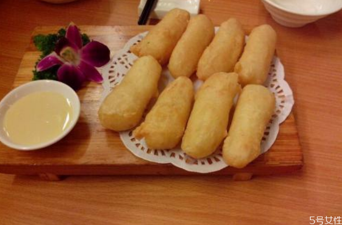 炸牛奶沒有面包糠可以用什么代替 不用面包糠做炸牛奶 炸牛奶沒有面包糠可以用什么代替 不用面包糠做炸牛奶