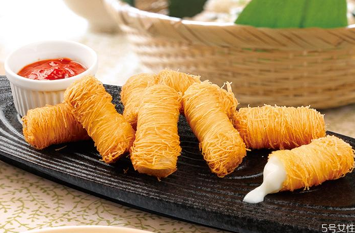 炸牛奶沒有面包糠可以用什么代替 不用面包糠做炸牛奶 炸牛奶沒有面包糠可以用什么代替 不用面包糠做炸牛奶