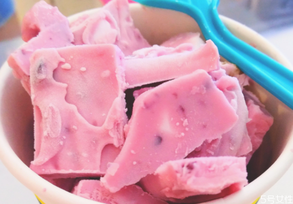 炒酸奶要炒嗎 炒酸奶怎么制作 炒酸奶要炒嗎 炒酸奶怎么制作