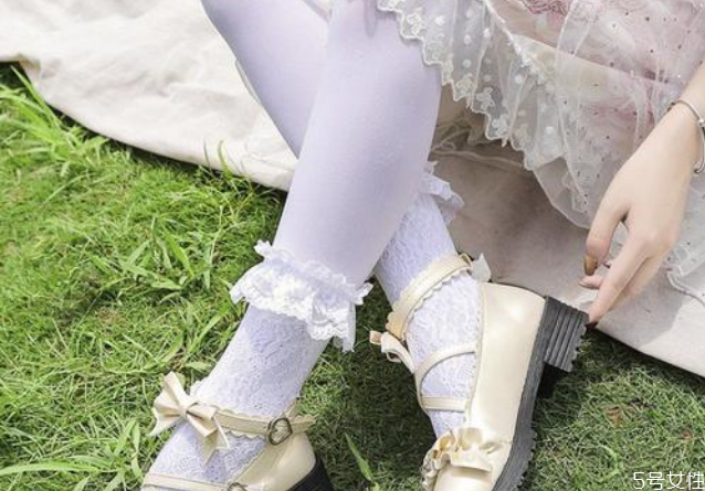 穿lolita一定要穿襪子嗎 lo裙配什么襪子 穿lolita一定要穿襪子嗎 lo裙配什么襪子