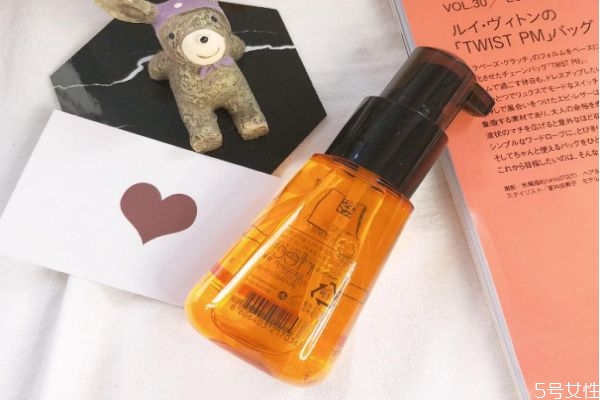 先涂精油還是先吹頭發(fā) 頭皮護理小妙招 先涂精油還是先吹頭發(fā) 頭皮護理小妙招