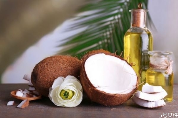 椰子油洗頭怎么加熱 哪種椰子油的護發(fā)效果好 椰子油洗頭怎么加熱 哪種椰子油的護發(fā)效果好