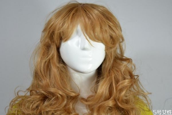 化纖假發(fā)好還是真人發(fā)假發(fā)好 假發(fā)是怎么做出來的 化纖假發(fā)好還是真人發(fā)假發(fā)好 假發(fā)是怎么做出來的