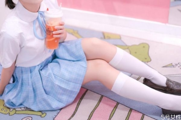 jk襪要怎么樣才不顯腿粗 襪子穿到小腿哪里顯瘦 jk襪要怎么樣才不顯腿粗 襪子穿到小腿哪里顯瘦