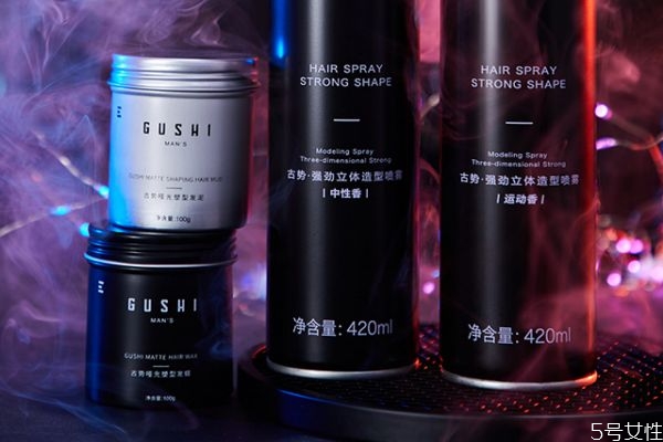 頭發(fā)噴了定型水能過夜嗎 定型水對頭皮的傷害 頭發(fā)噴了定型水能過夜嗎 定型水對頭皮的傷害