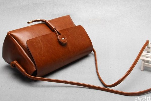 牛皮包怎么保養(yǎng) 牛皮包的護理要點 牛皮包怎么保養(yǎng) 牛皮包的護理要點